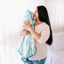 Lei Stand Hooded Towel and Wash Cloth Set